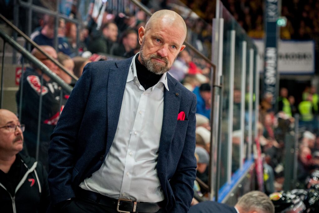 Ruma selkäsauna – JYP:n Petri Matikainen lausui ”hullua” tekstiä taiston tauottua