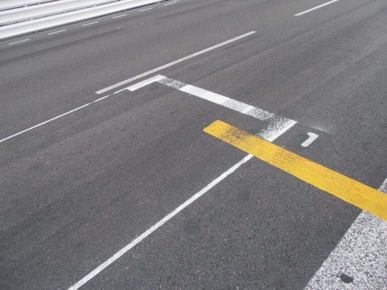 VM: Suomalaiskuski hyppäsi F1-auton rattiin – karu totuus selvisi saman tien