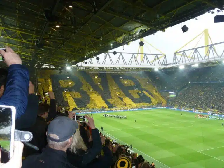 Borussia Dortmund oli taidokas ja onnekas: Mats Hummels puski saksalaiset finaaliin