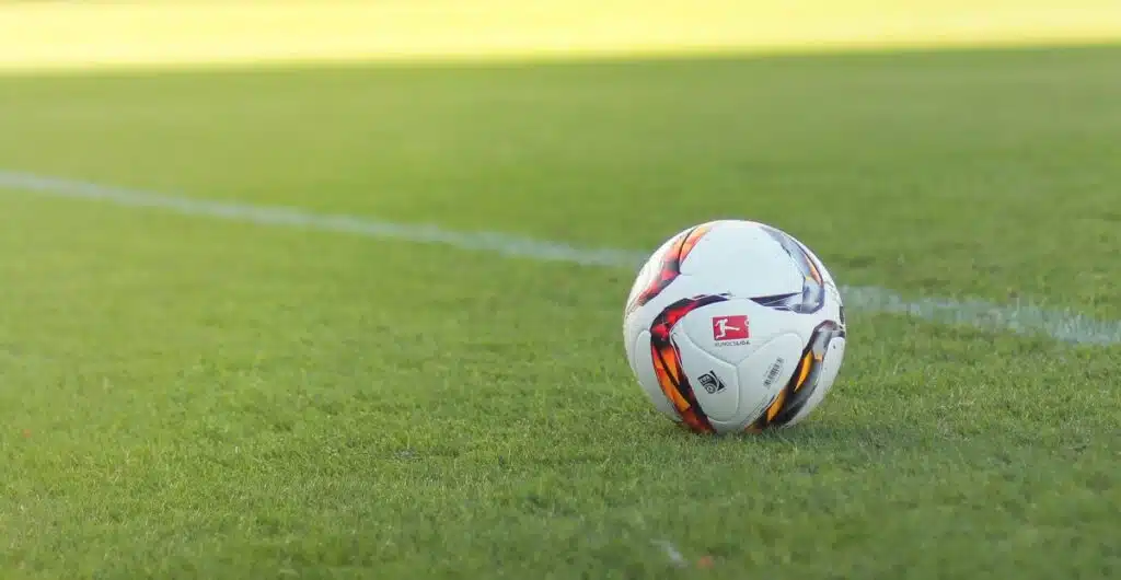 Bundesliiga: Lukas Hradeckylle taas nollapeli – Leverkusen jyrää