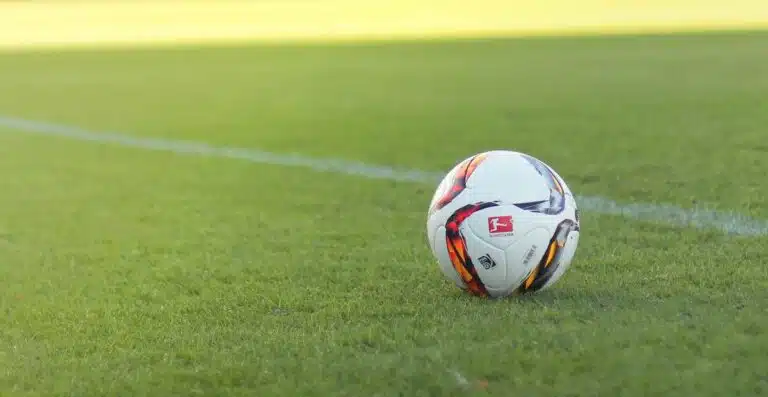 Bundesliiga: Lukas Hradeckylle taas nollapeli – Leverkusen jyrää