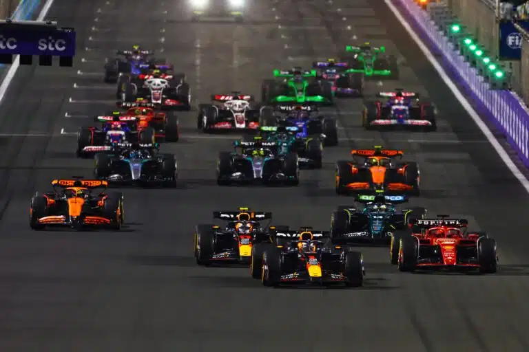 Top Gear -legenda Jeremy Clarkson katsoi F1-kisan – teki välittömästi brutaalin huomion nykytilasta