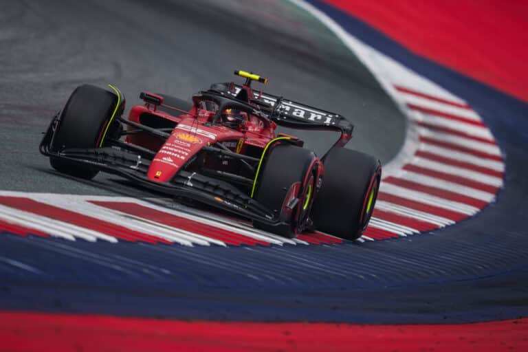 Lewis Hamiltonin lähtölaskenta käynnistynyt Ferrarilla?