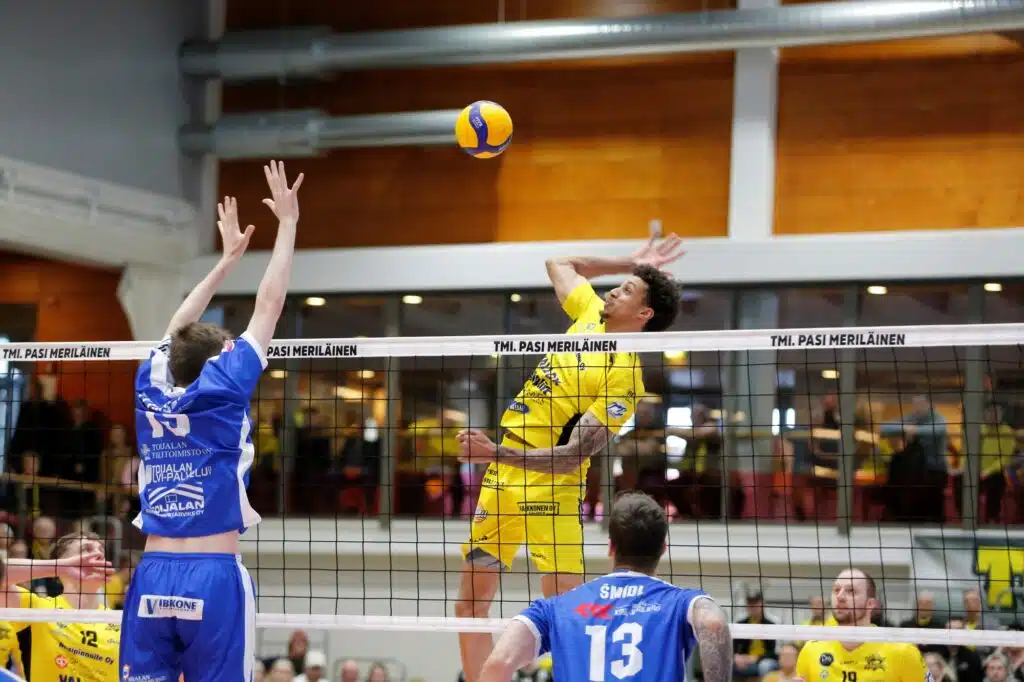 Kova saavutus lentopallon Mestaruusliigassa