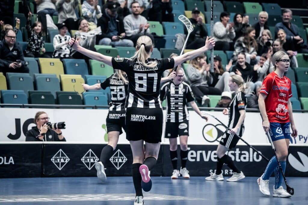 Salibandy: Naisten mestaruus jo katkolla TPS:lle