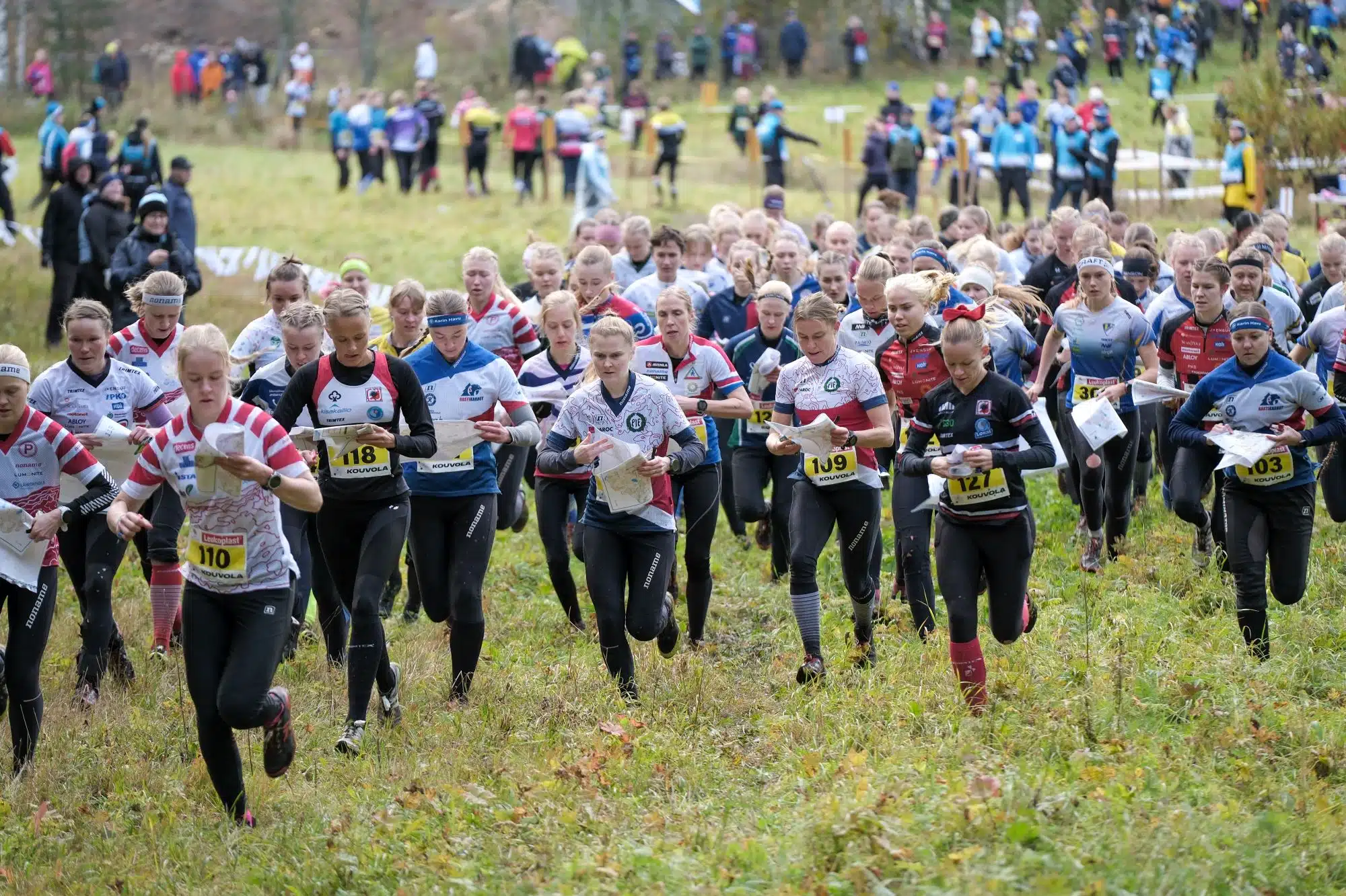 Suunnistus: Suomen tytöt nuorten maailmanmestareiksi viestissä