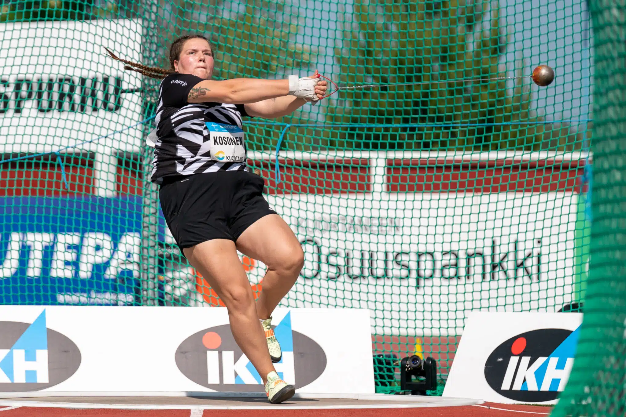 EM-yleisurheilu: Silja Kosonen paikkasi Suomen moukarimainetta ja eteni finaaliin