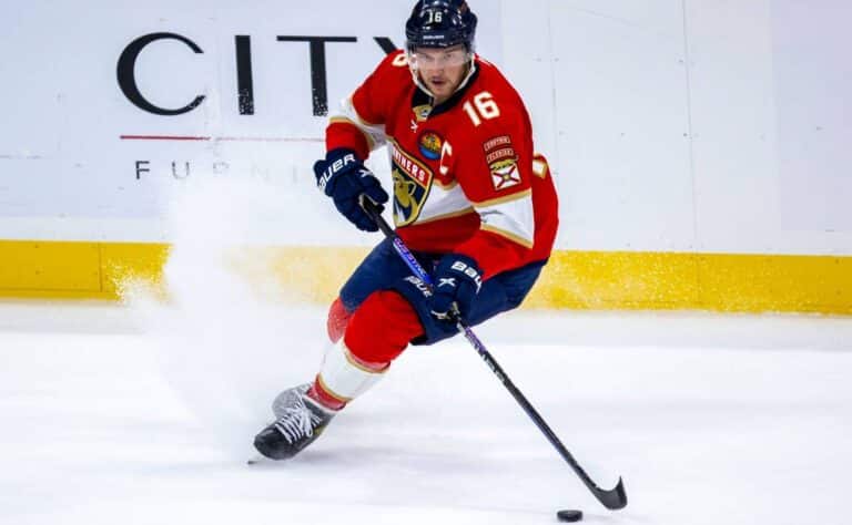 NHL: Panthers voiton päässä Stanley Cupista – Aleksander Barkov pelasi ja tehoili