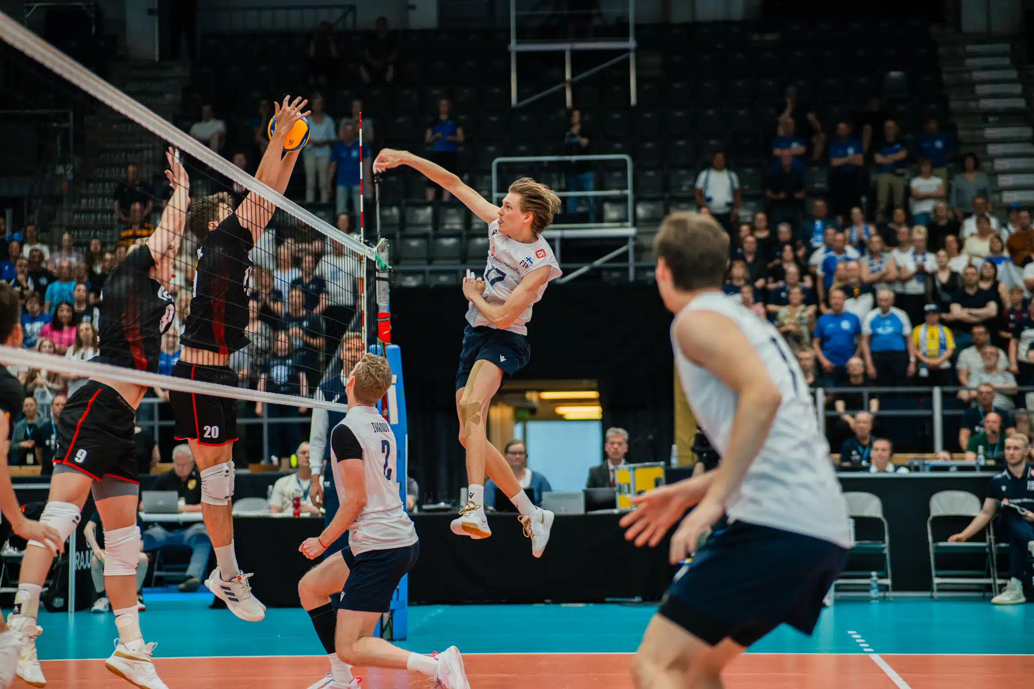 Lentopallomiehille hieno voitto Virosta – Asetelmat Kultaisessa liigassa paranivat