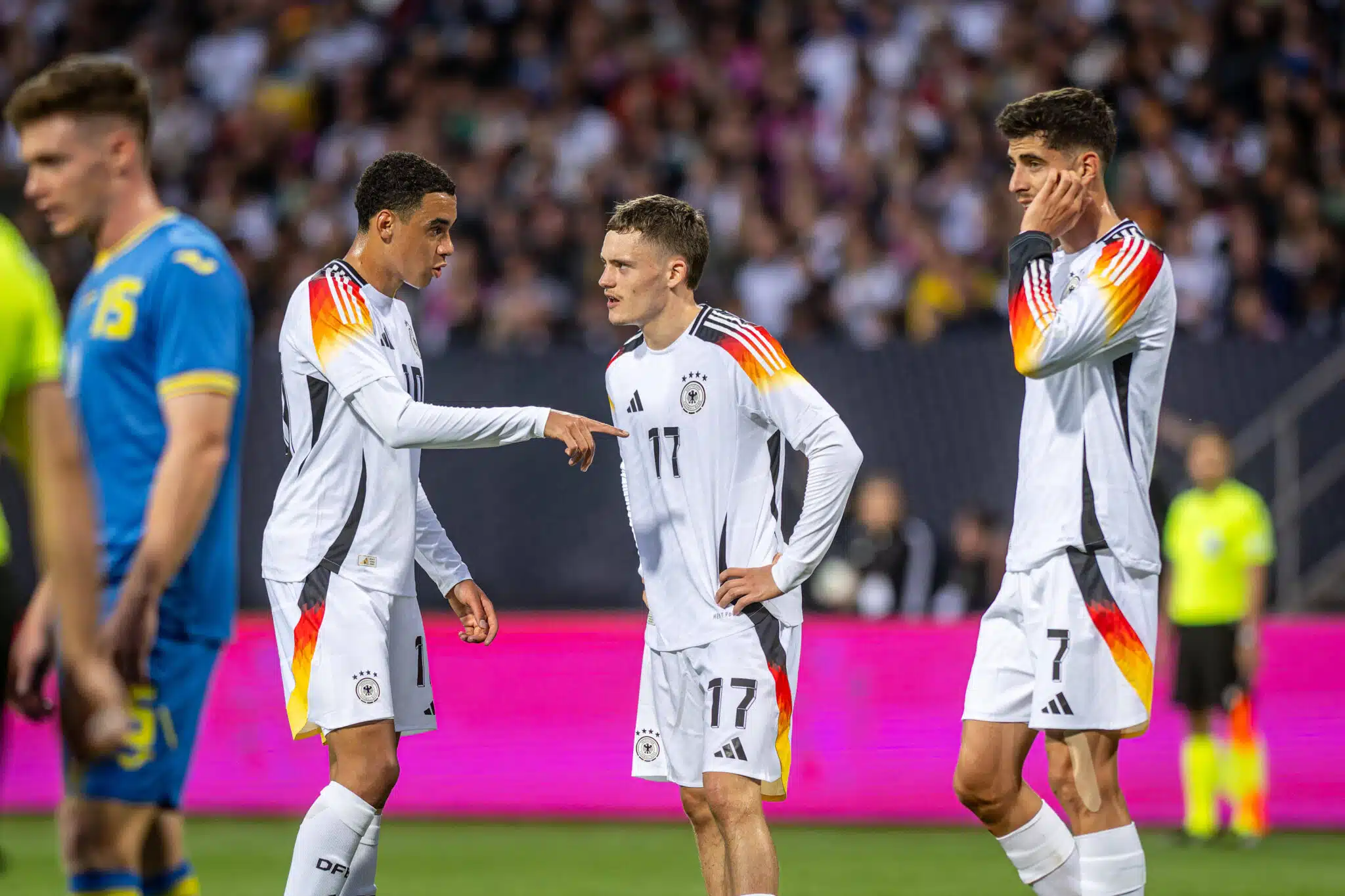 Jalkapallon EM-puolivälierät käyntiin – ”Isoja pelejä molemmat perjantaina”