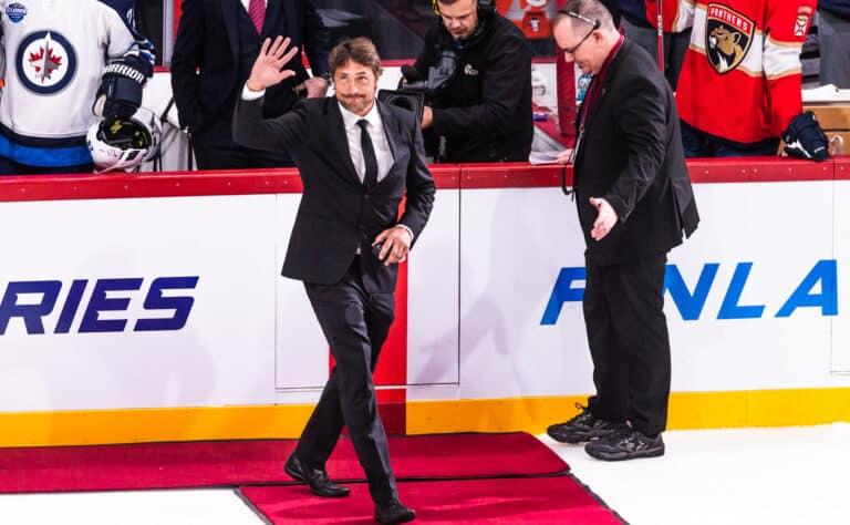 Teemu Selänne paljasti – NHL-pomo lähestyi Sirpaa ja lausui ällistyttävät sanat