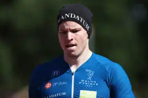 SE-mies hirmuvedossa – ennätys saman tien romukoppaan