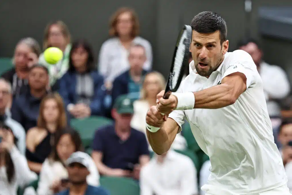 Wimbledon: Novak Djokovic eteni välieriin pelaamatta