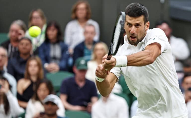 Wimbledon: Novak Djokovic eteni välieriin pelaamatta