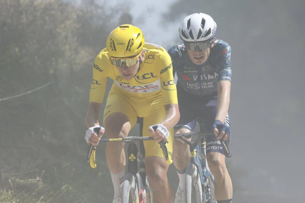 Tour de France: Tadej Pogacar lähti Pyreneillä omille teilleen