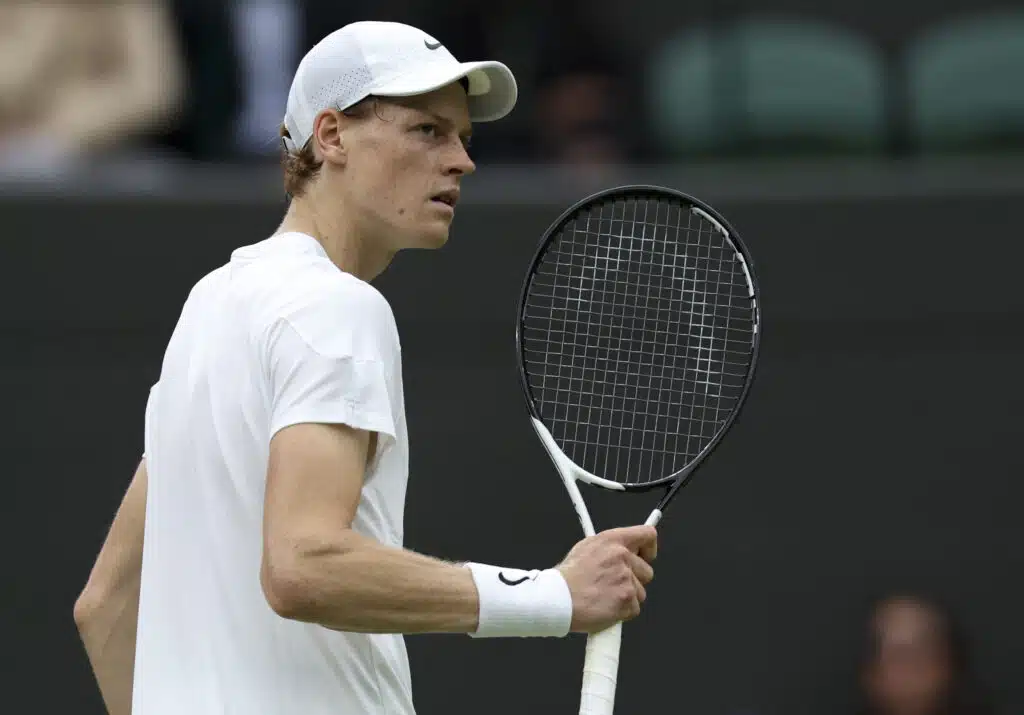 Wimbledon: Maaton mies pudotti ykkössijoitetun – myös Carlos Alcaraz välieriin