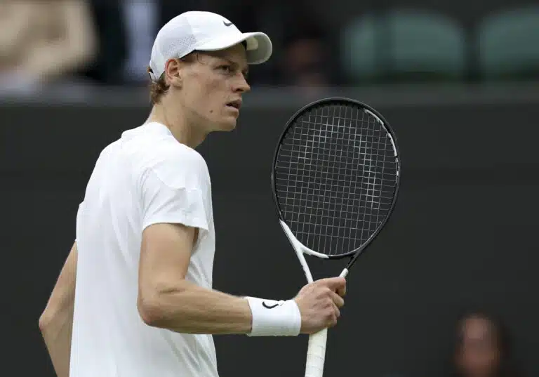 Wimbledon: Maaton mies pudotti ykkössijoitetun – myös Carlos Alcaraz välieriin
