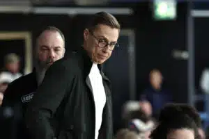 Kulissipaljastus MM-kultaleijonien vierailusta – Alexander Stubb puuttui ”isopäisen maestron” touhuun