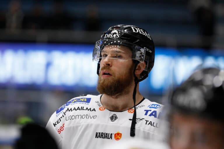 Sieltä se tuli: Suomalainen ”kahden metrin mysteerimies” teki NHL-sopimuksen