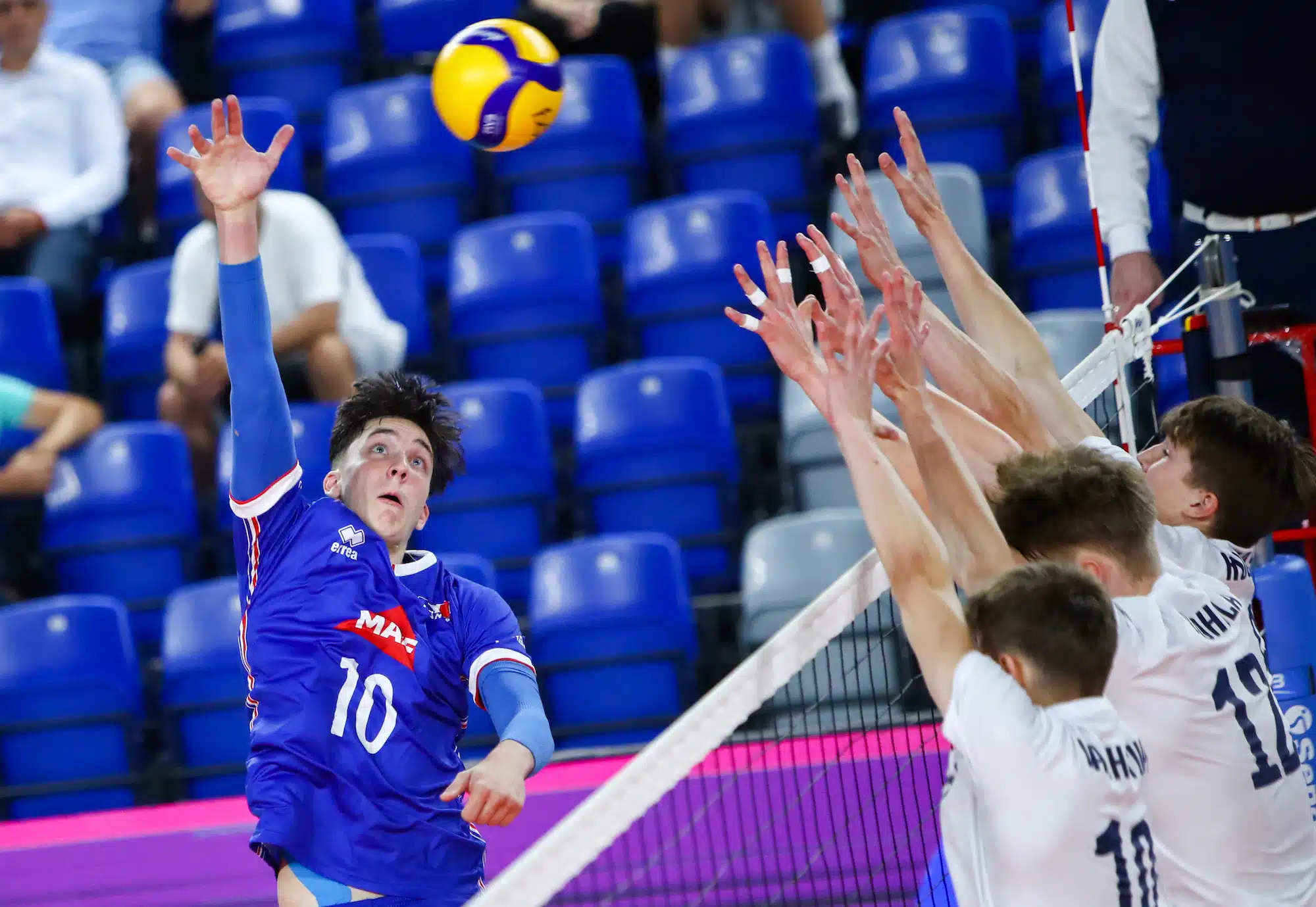 Lentopallo: Suomen U18-pojat taipui Ranskalle EM-kisoissa