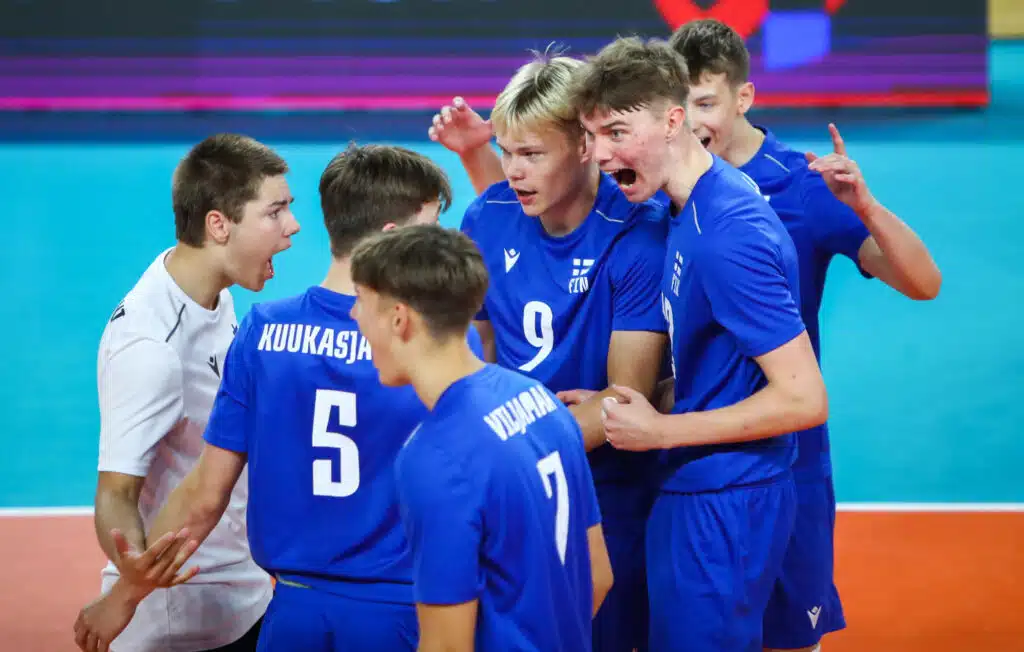 Lentopallo: Suomen U18-pojille upea taisteluvoitto EM-avauksessa Turkista