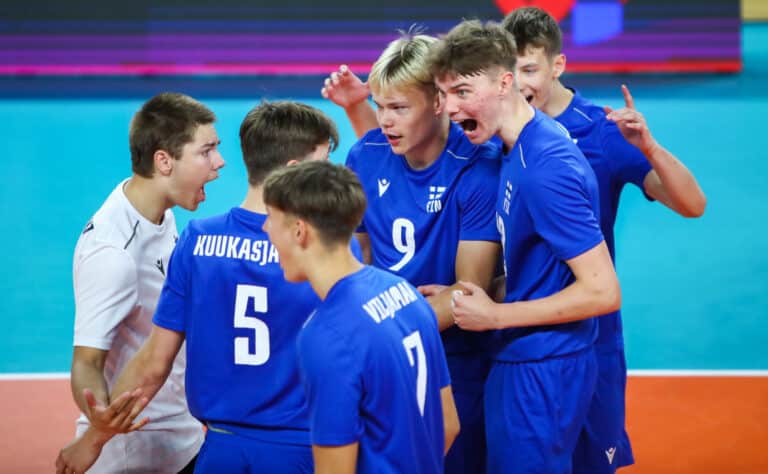 Lentopallo: Suomen U18-pojille upea taisteluvoitto EM-avauksessa Turkista