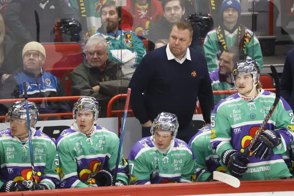 Murhaavaa menoa – Jokereilta aivan älytön näytös