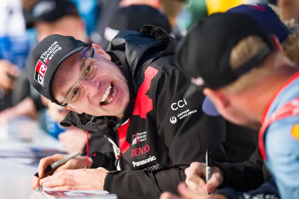 Rallilegenda ei voinut kuin hämmästellä Jari-Matti Latvalan touhua Jyväskylässä