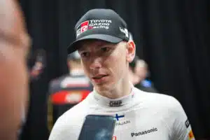 Sami Pajarin Toyota-ralliauton ratista löytyy nappi, jota hän ei ole koskaan painanut