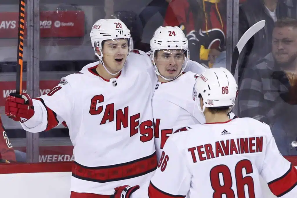 Onko tässä mitään järkeä? Sebastian Aho seurakaverin ratkaisu ällistyttä