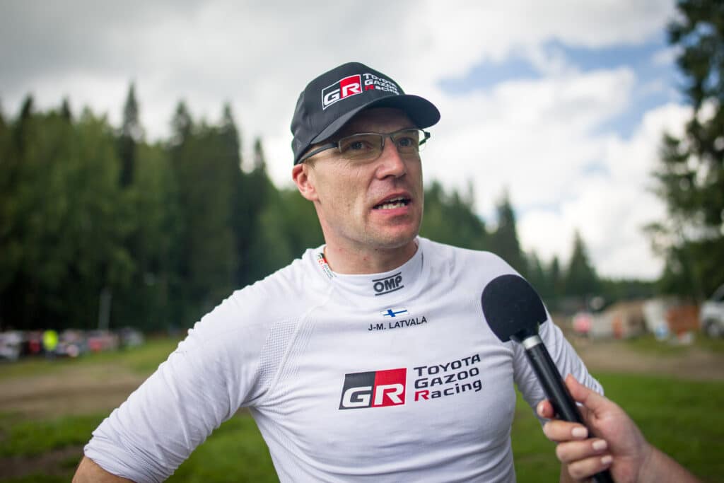 Jari-Matti Latvala sanoi STT:lle selvät sanat Sami Pajarin tilanteesta