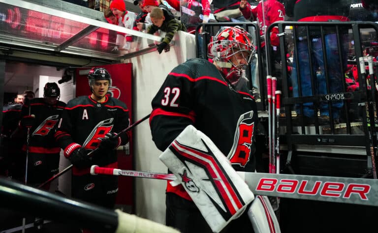 Carolina Hurricanes hyvästeli suomalaispelaajan