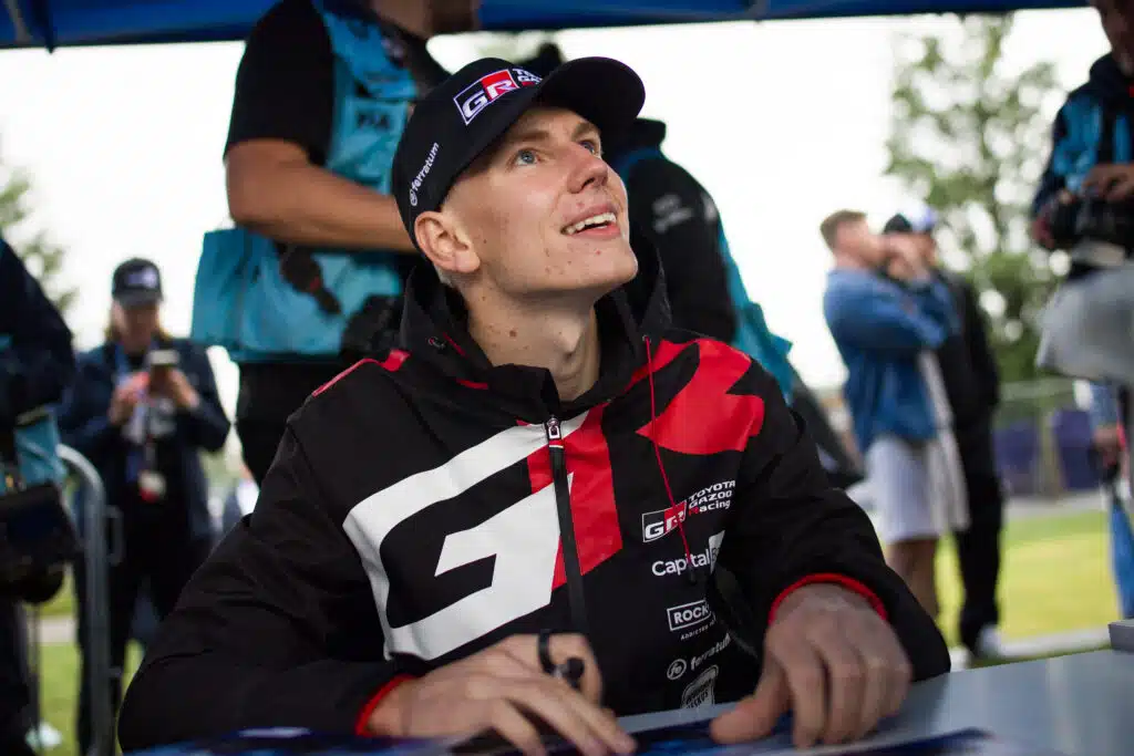 MM-taistossa oleva Sami Pajari nosti kädet pystyyn Japanissa