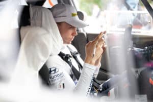 Suomalaiselle naiskartanlukija sai lähteä – nyt esiteltiin uusi pari