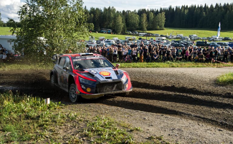 Juoniiko Jari-Matti Latvala jälleen yhden suomalaiskuskin Toyotalle?