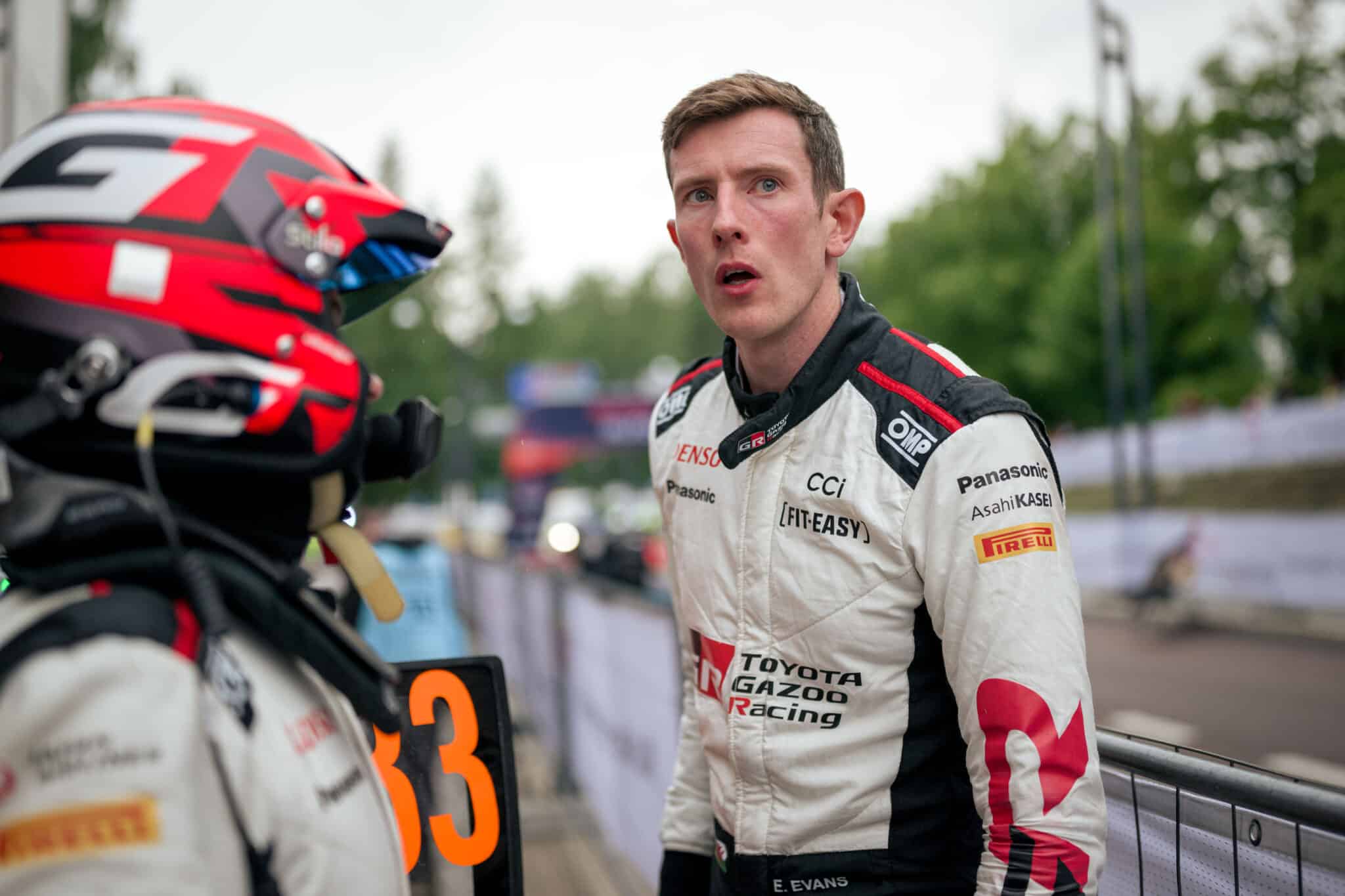 Kalle Rovanperä oli liikaa – Toyotan Elfyn Evans nosti kädet pystyyn
