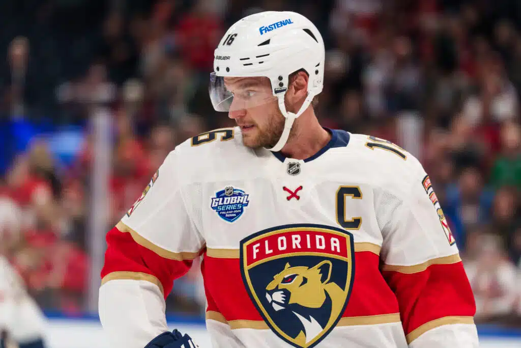 Anton Lundell saapui NHL:ään – ällistyneet joukkuekaverit toistelivat yhtä kysymystä Aleksander Barkovista