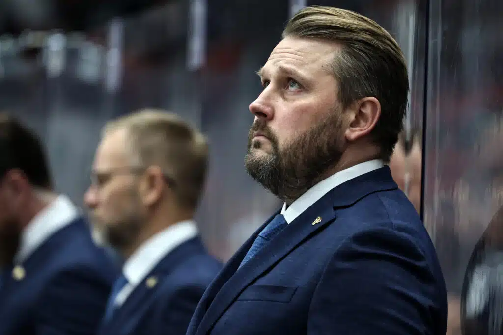 Leijonien päävalmentajalle Antti Pennaselle tuli nyt karu uutinen