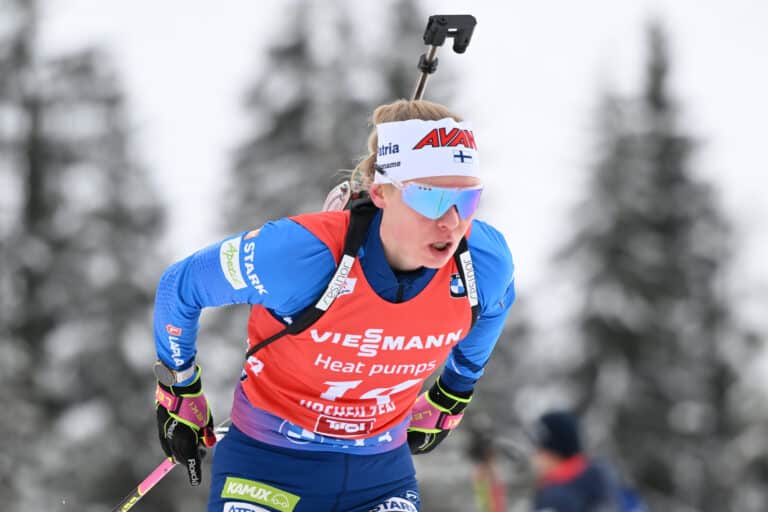 Suvi Minkkinen teki kovan peliliikkeen – sitten tuli suomalaista ampumahiihtohistoriaa