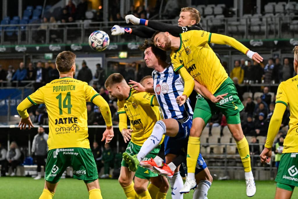 Poikkeuksellinen ratkaisu – HJK-tähti lähti lätkimään kesken kaiken