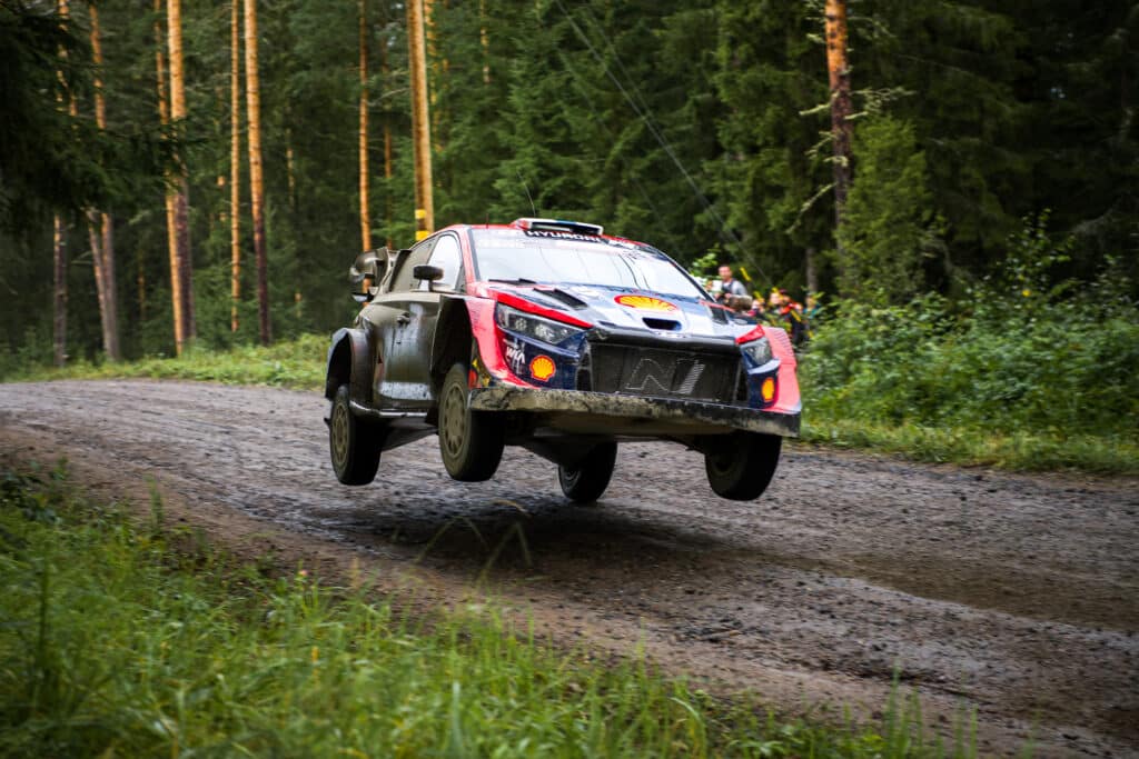 Suomalainen rallimies haukkui Hyundain johtomiehet pystyyn IS:ssä