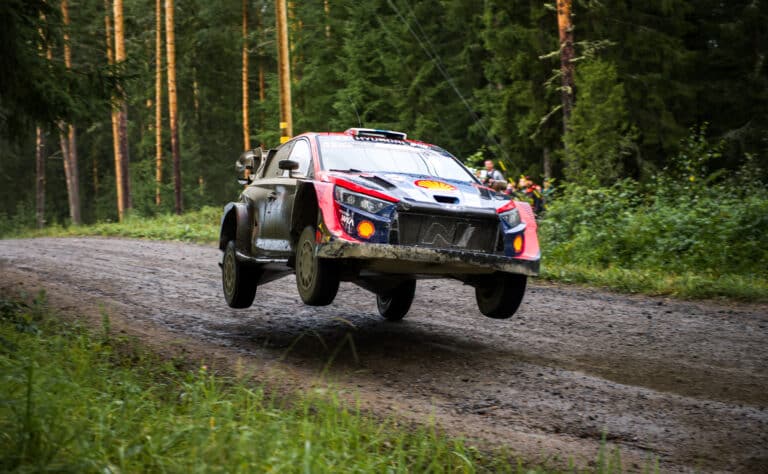 Suomalainen rallimies haukkui Hyundain johtomiehet pystyyn IS:ssä