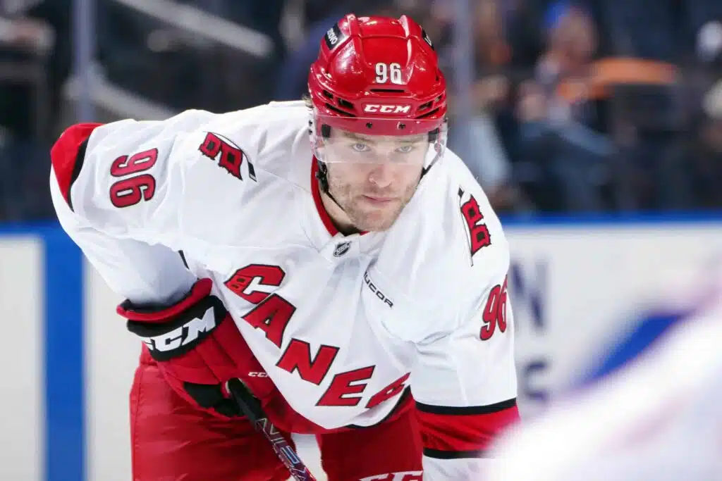 Mikko Rantaseen kaupattu NHL-tähti latasi tylyn viestin Carolina Hurricanesille