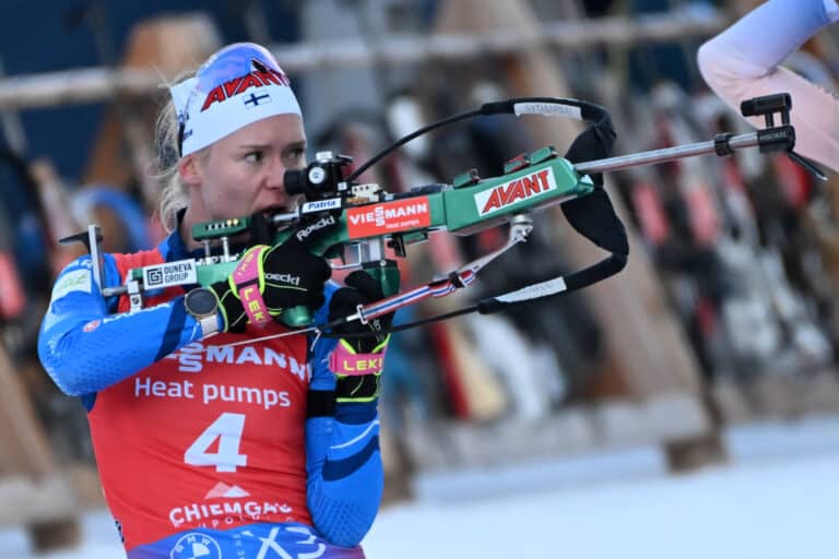 Mikä pari: Suvi Minkkinen yhtä hymyä suomalaisen ampumahiihtomiehen kanssa