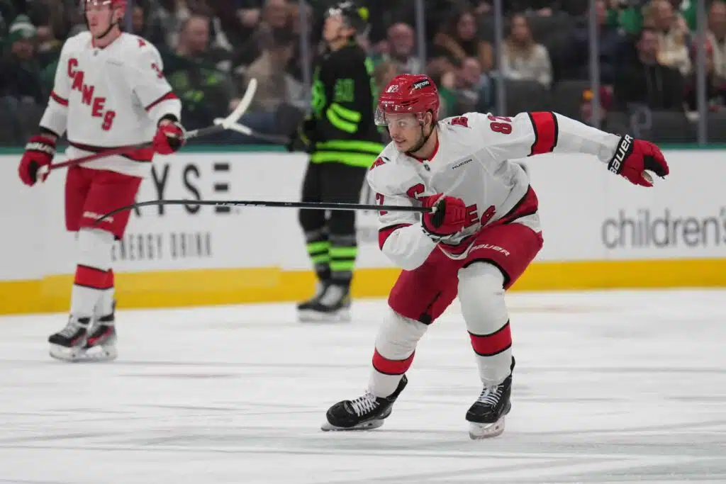 SK: Carolina Hurricanesin suomalaishyökkääjä avautui ongelmistaan seurassa