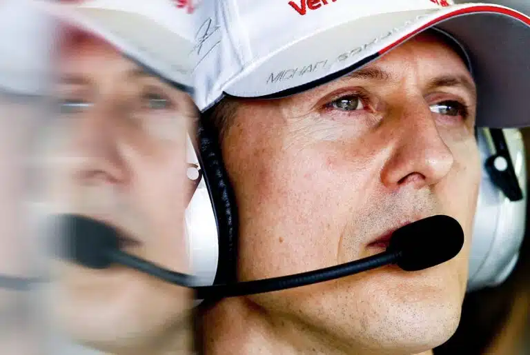 Michael Schumacherin temppu oli liikaa – Kimi Räikkönen vihelsi heti pelin poikki