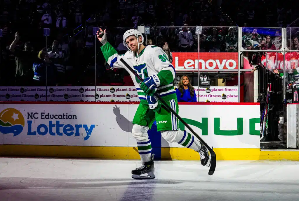 Lähteekö Mikko Rantanen shokkikaupassa? Kaikki puhuvat nyt tästä NHL-seurasta