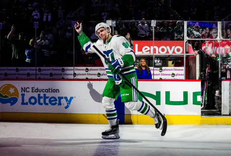 Lähteekö Mikko Rantanen shokkikaupassa? Kaikki puhuvat nyt tästä NHL-seurasta