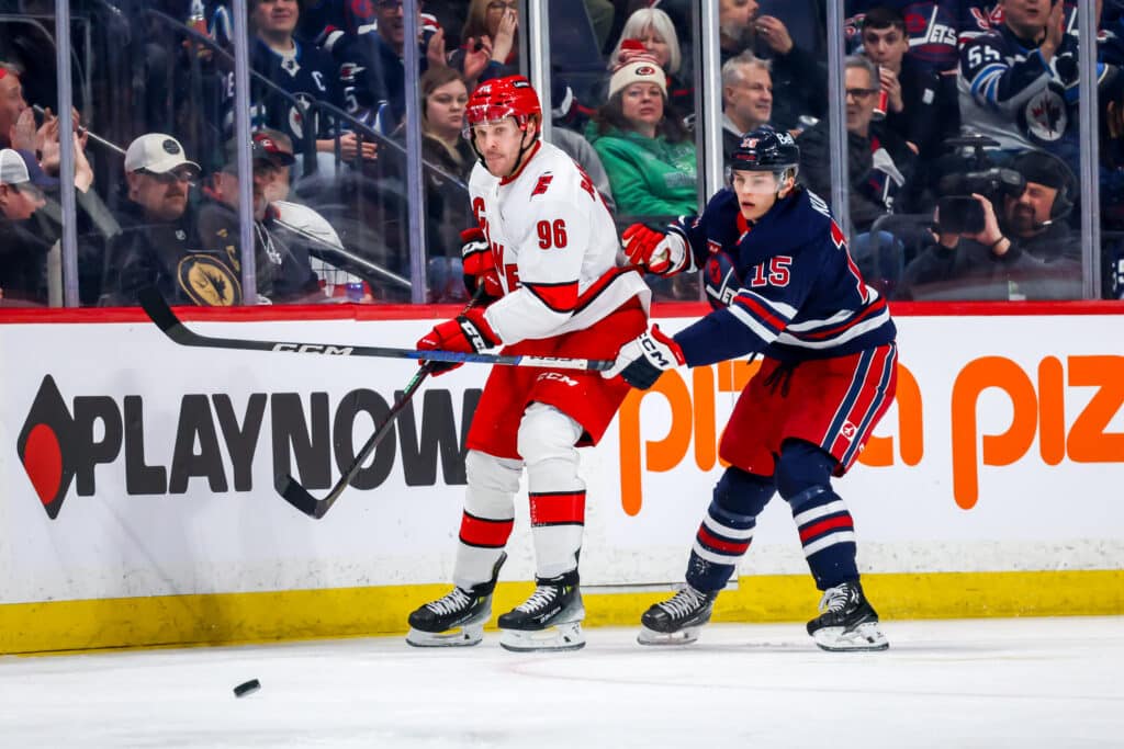 NHL-asiantuntija: Carolina Hurricanes tehnyt tiukan linjauksen Mikko Rantasen suhteen