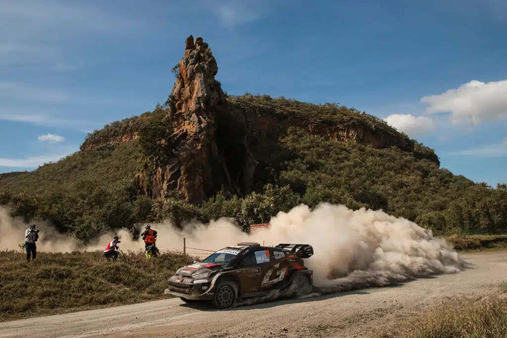 Toyotan rallitähti antoi nyrkkiensä puhua Suomessa – ”Älkää ryttyilkö hänelle”